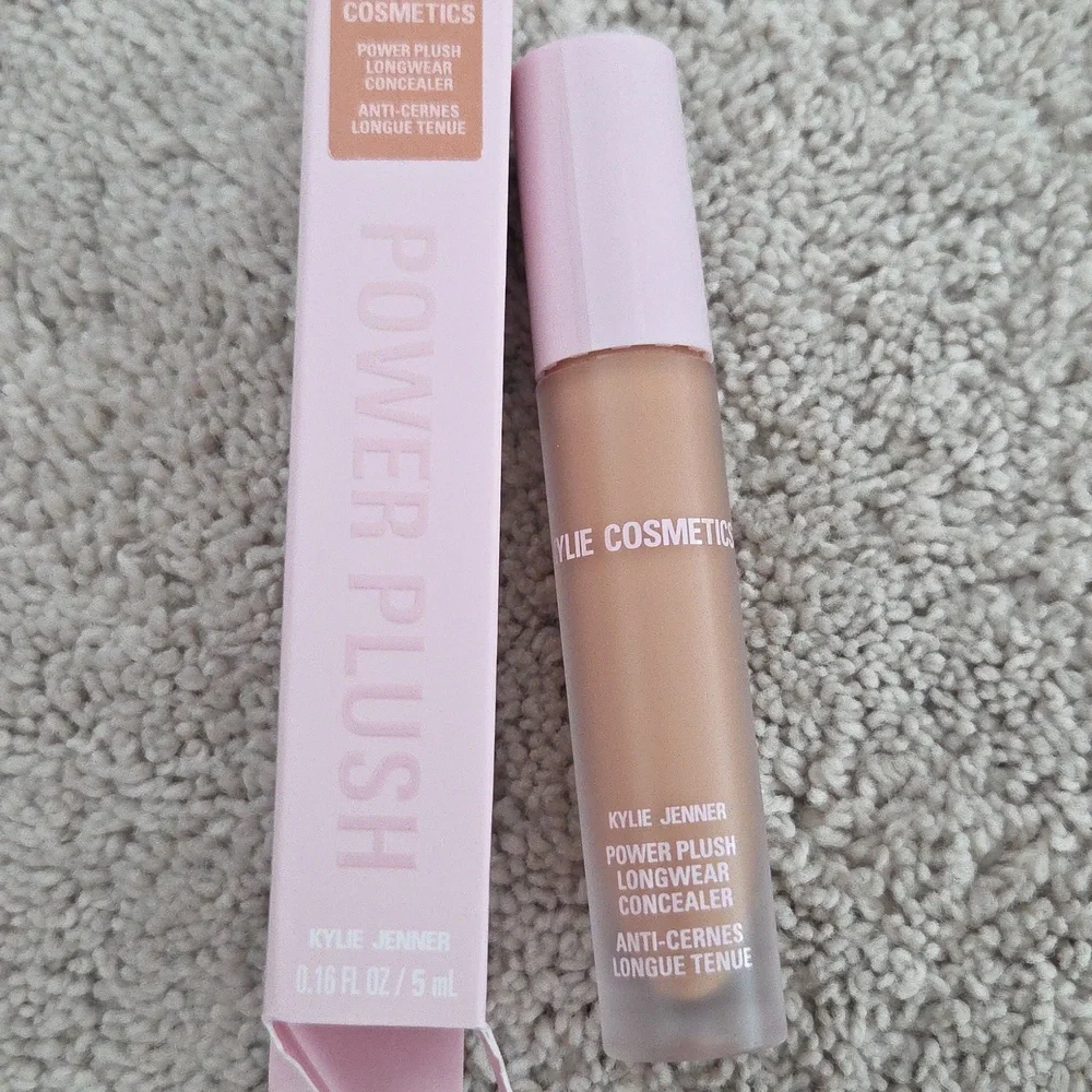 Kylie Cosmetics NIB Power Plush Concealer - 5.5WN